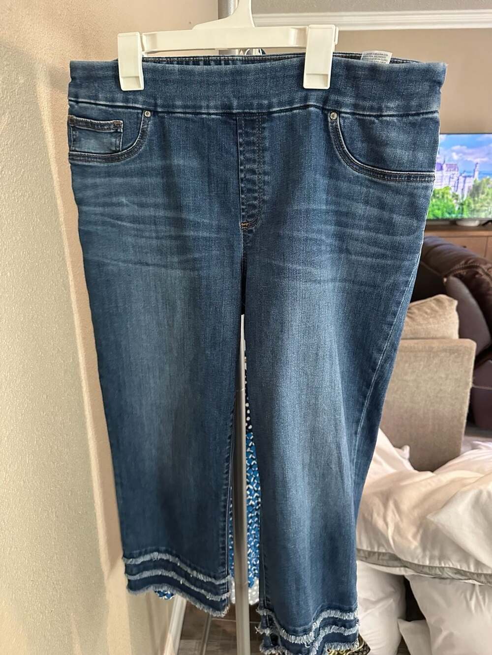 Chico's Capri Pull-On Denim Jeans with Raw Edge Multi-Tier Hem Size 2 (US 12)